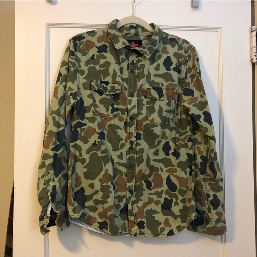 Modern Amusemnet Camo Button Up size medium